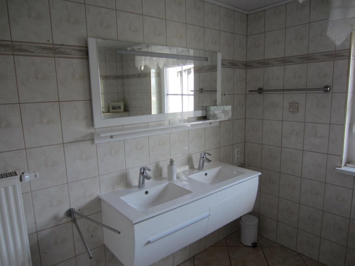 Ferienwohnung Bienwald Mit Pool Fuer 4 - 6 Personen Mit 3 Schlafzimmern Grobitz Bagian luar foto